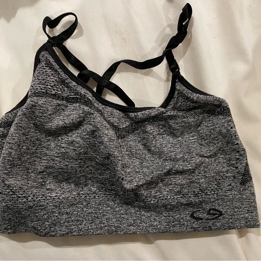 Women’s sports bra